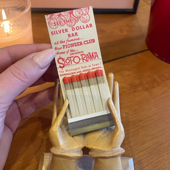 Vintage New Pioneer Club - Las Vegas, Nevada Collectable Souvenir Matchbook - Picture 3 of 6